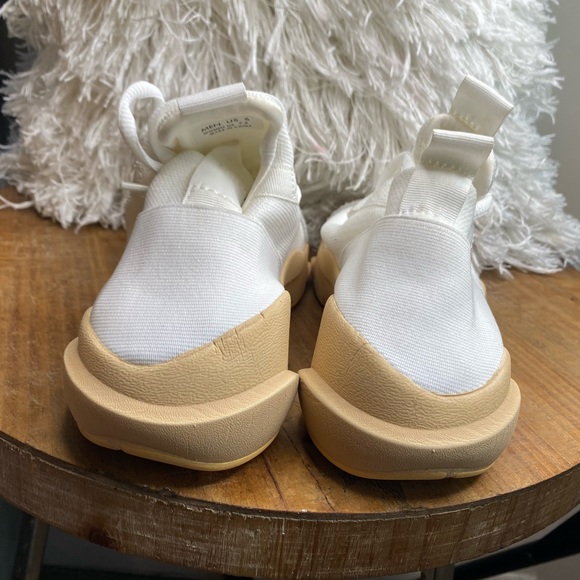 Clear Weather Brand unique sneaker - Picture 4 of 7